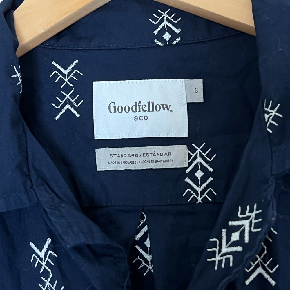 Goodfellow | Like New Patterned Short Sleeve Butt… - image 4